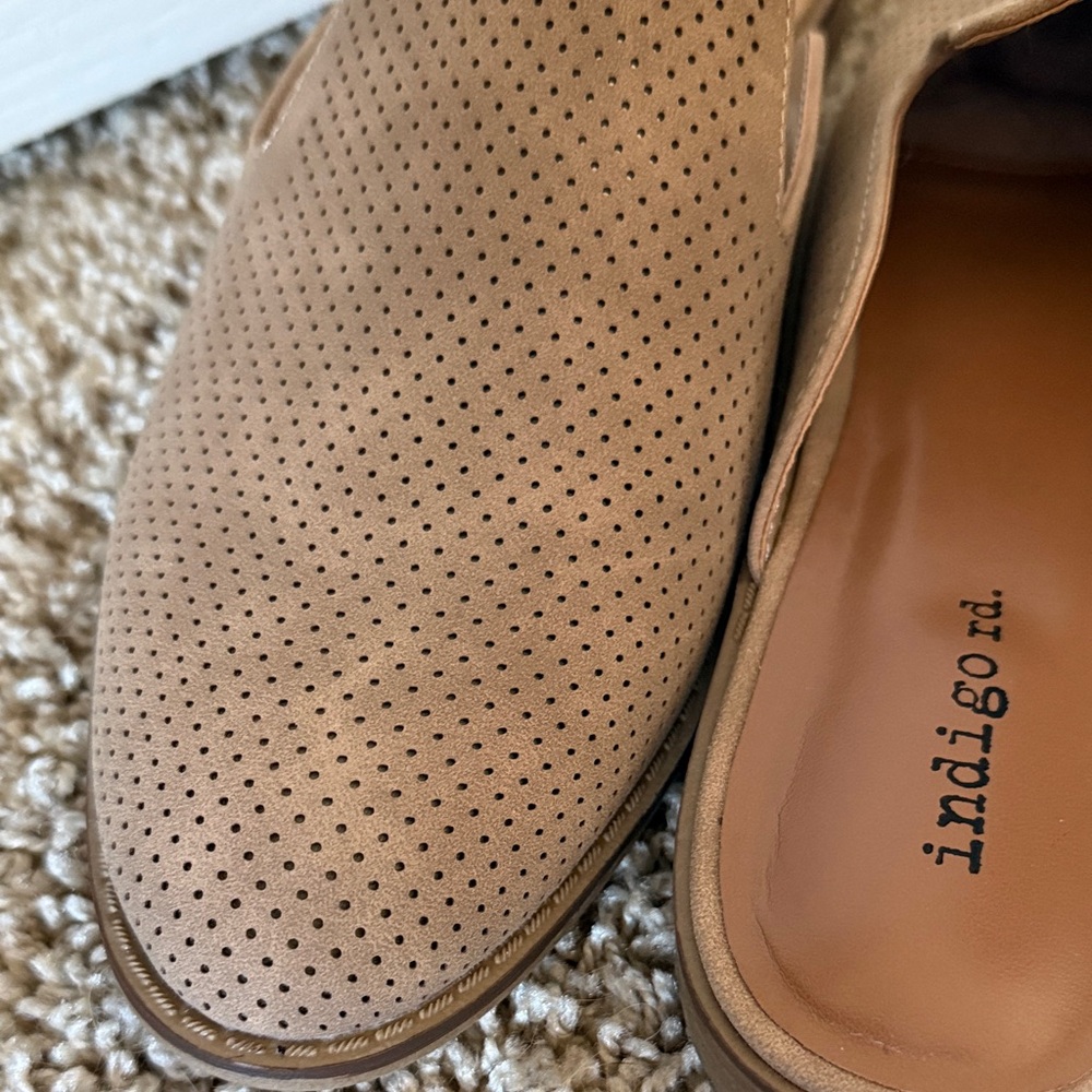 Indigo Brown Perforated Mules Brushed Suede NWT size 8 - Picture 4 of 14